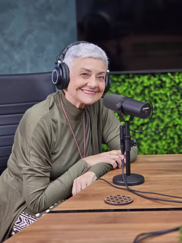 Foto de Lucy Deccache, Produtora de Eventos da Beher Business.